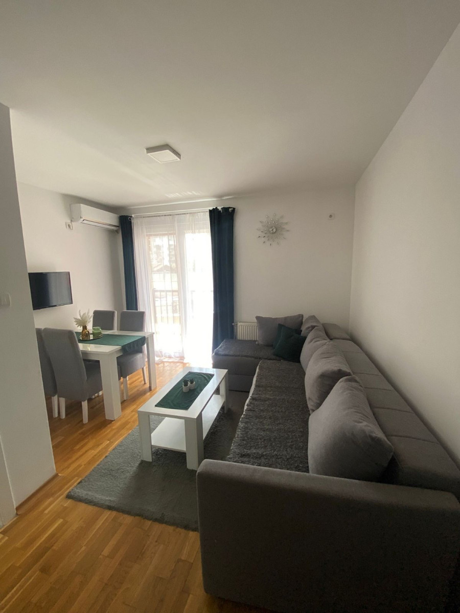 lokal - NOVI SAD - SAJAM - 9100074