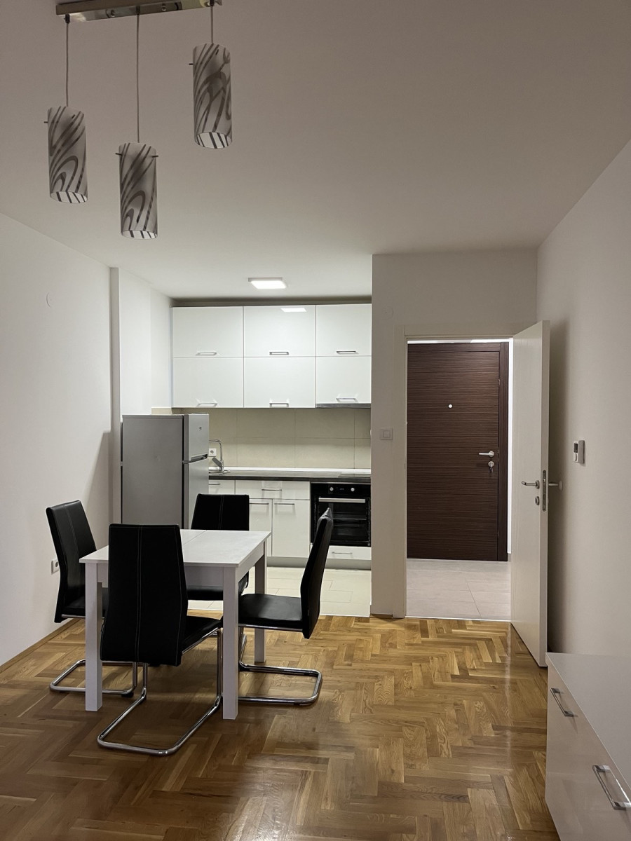 lokal - NOVI SAD - BULEVAR PATRIJARHA PAVLA - 9100098