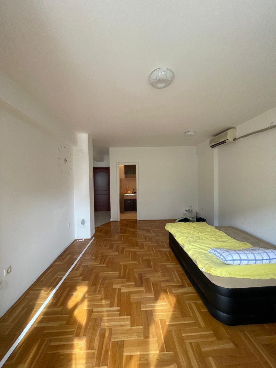 lokal - NOVI SAD - SAJAM - 9100100