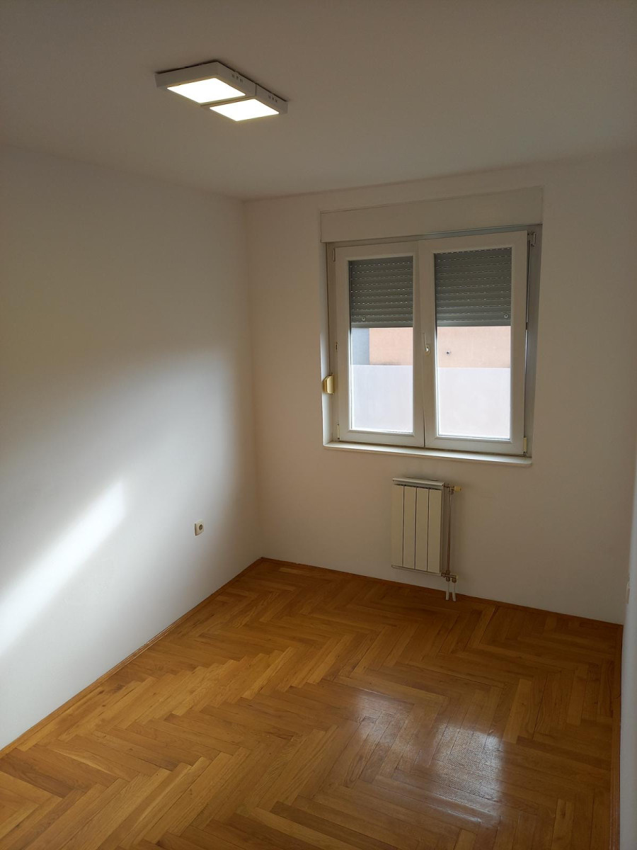 stan NOVI SAD - BULEVAR EVROPE - 1041722