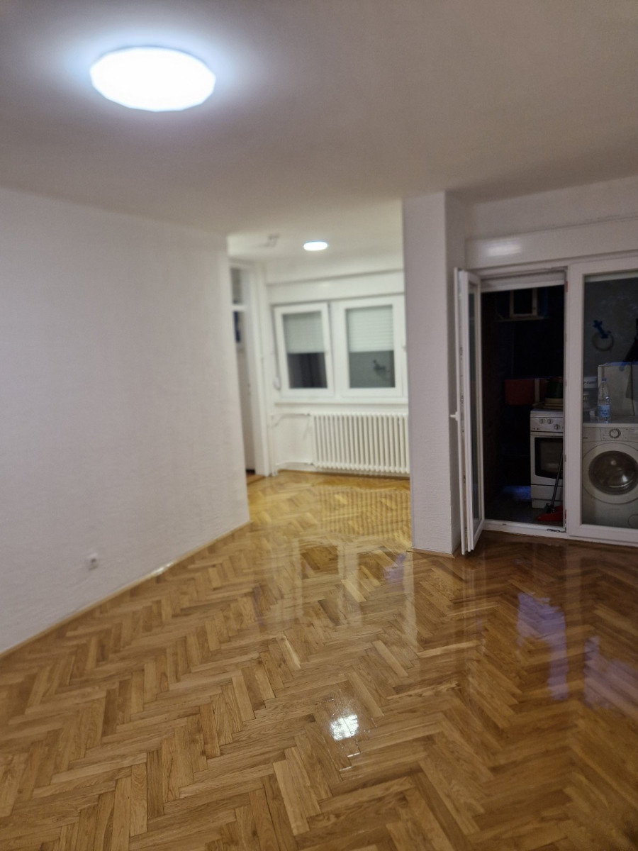 stan NOVI SAD - BULEVAR - 1042979